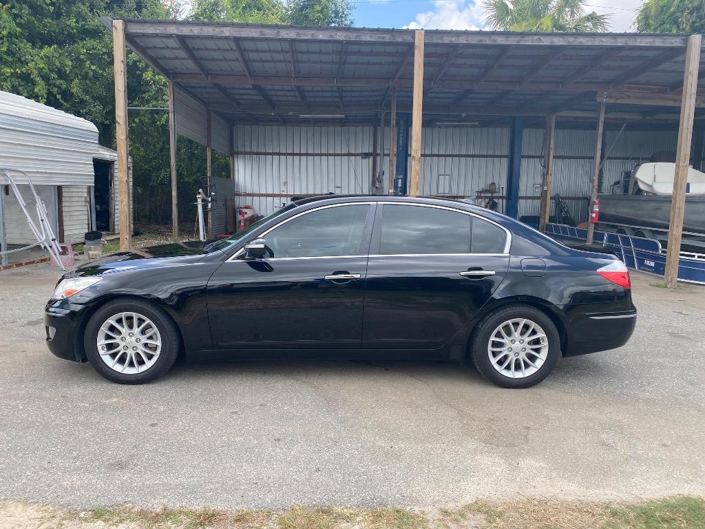 2011 Hyundai Genesis 3.8's photo