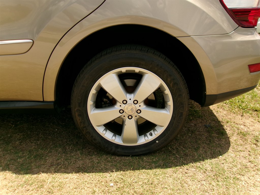 2010 Mercedes-Benz M-Class ML350 - Photo 11