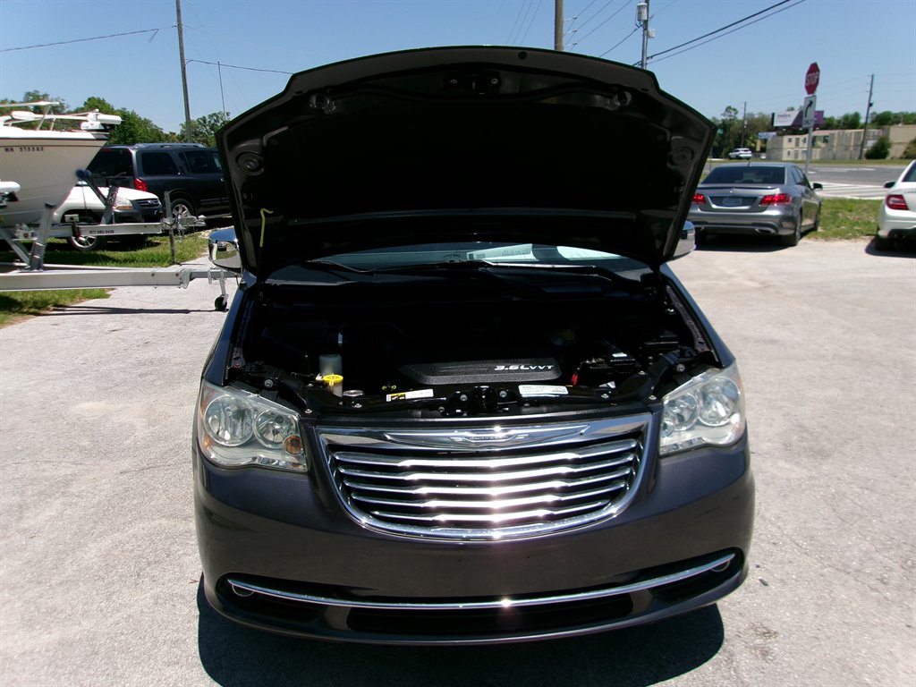 2015 Chrysler Town & Country Limited - Photo 23
