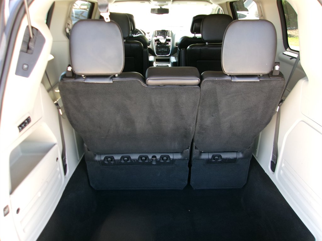 2015 Chrysler Town & Country Limited - Photo 18