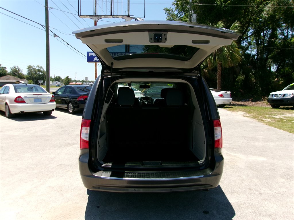 2015 Chrysler Town & Country Limited - Photo 17