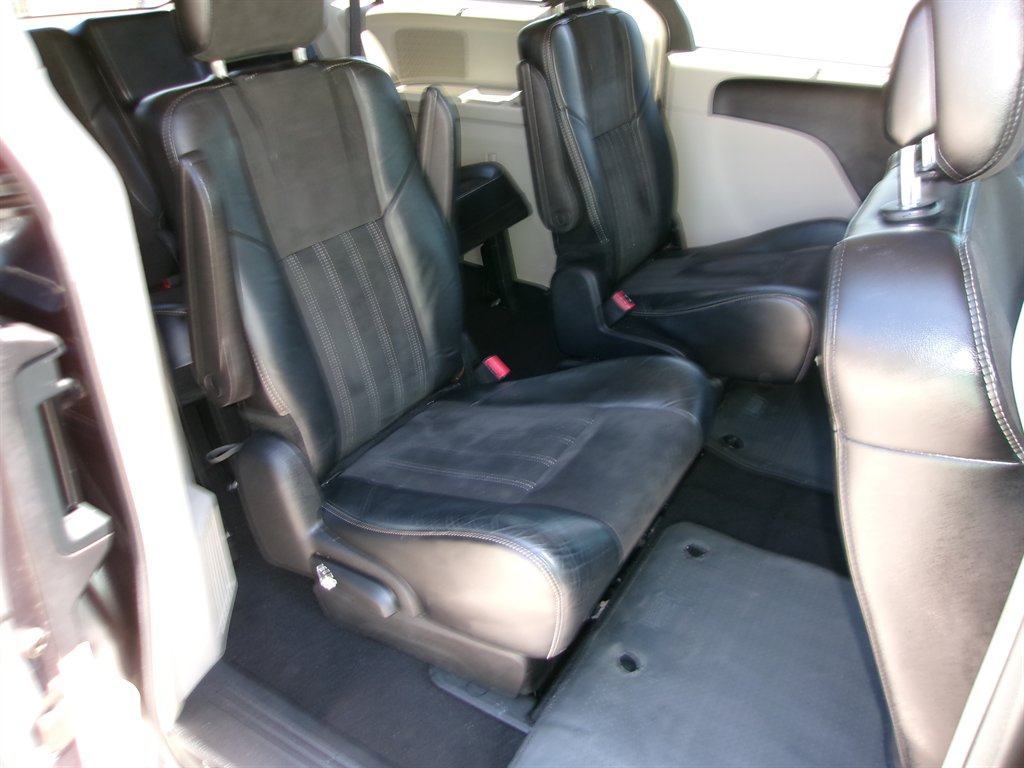 2015 Chrysler Town & Country Limited - Photo 20