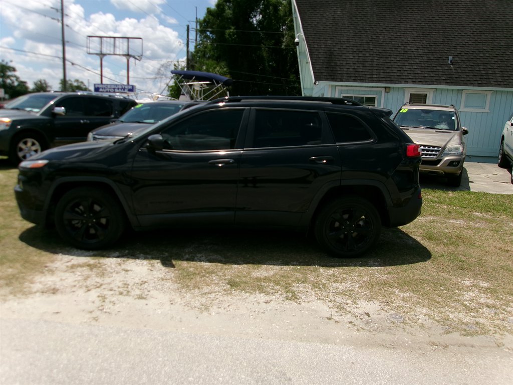2017 Jeep Cherokee Sport Altitude's photo